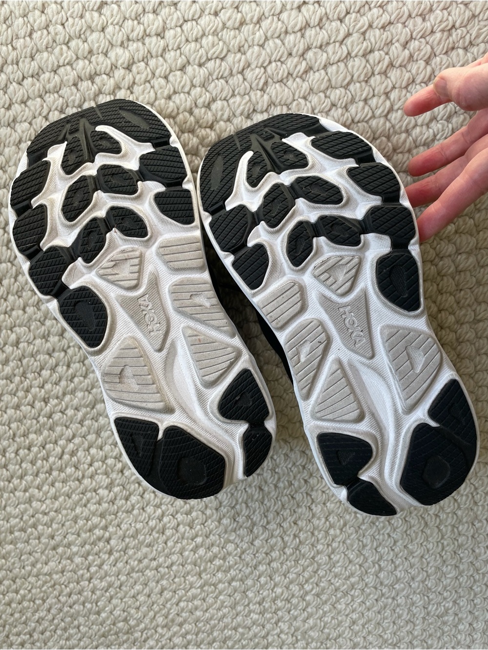 Hoka Clifton 10 Black and White Athletic Running Shoes - size 7 2E - Picture 7 of 9